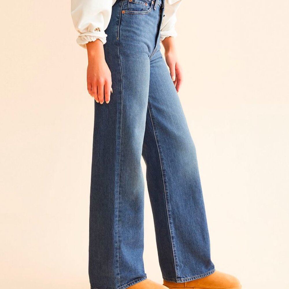 Brand New W/O Tags Women Levi's Jeans - Picture 2 of 7